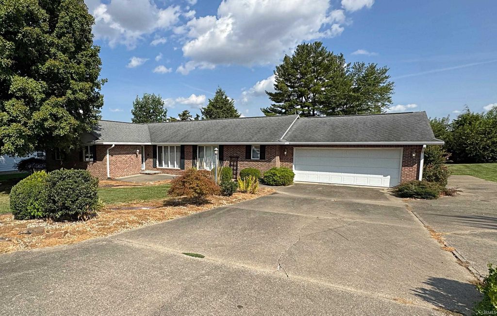 Photo of 1516 Jan Ann Court, Washington, IN 47501 (MLS # 202536896)