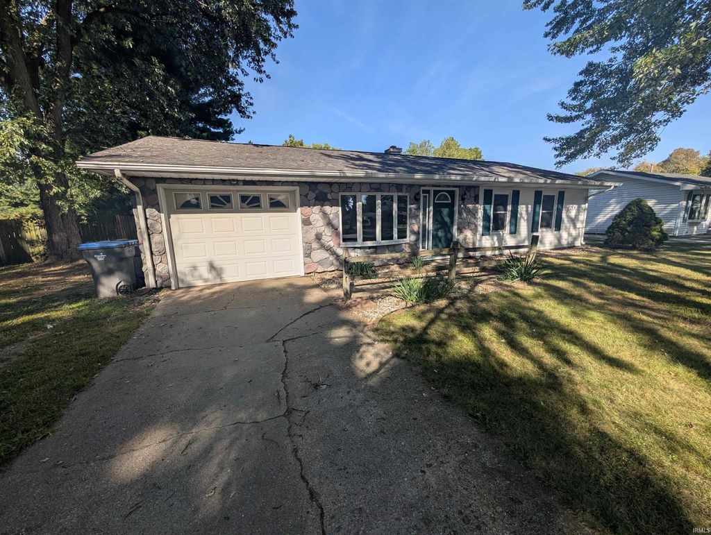 Photo of 22181 Fenmore Avenue, Goshen, IN 46528 (MLS # 202537896)