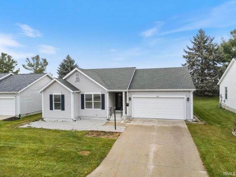 Photo of 821 Eagle Cove Drive, South Bend, IN 46614 (MLS # 202547162)