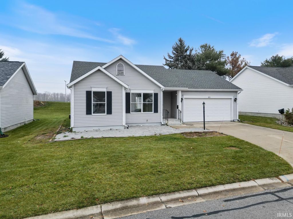 Photo of 821 Eagle Cove Drive, South Bend, IN 46614 (MLS # 202547162)