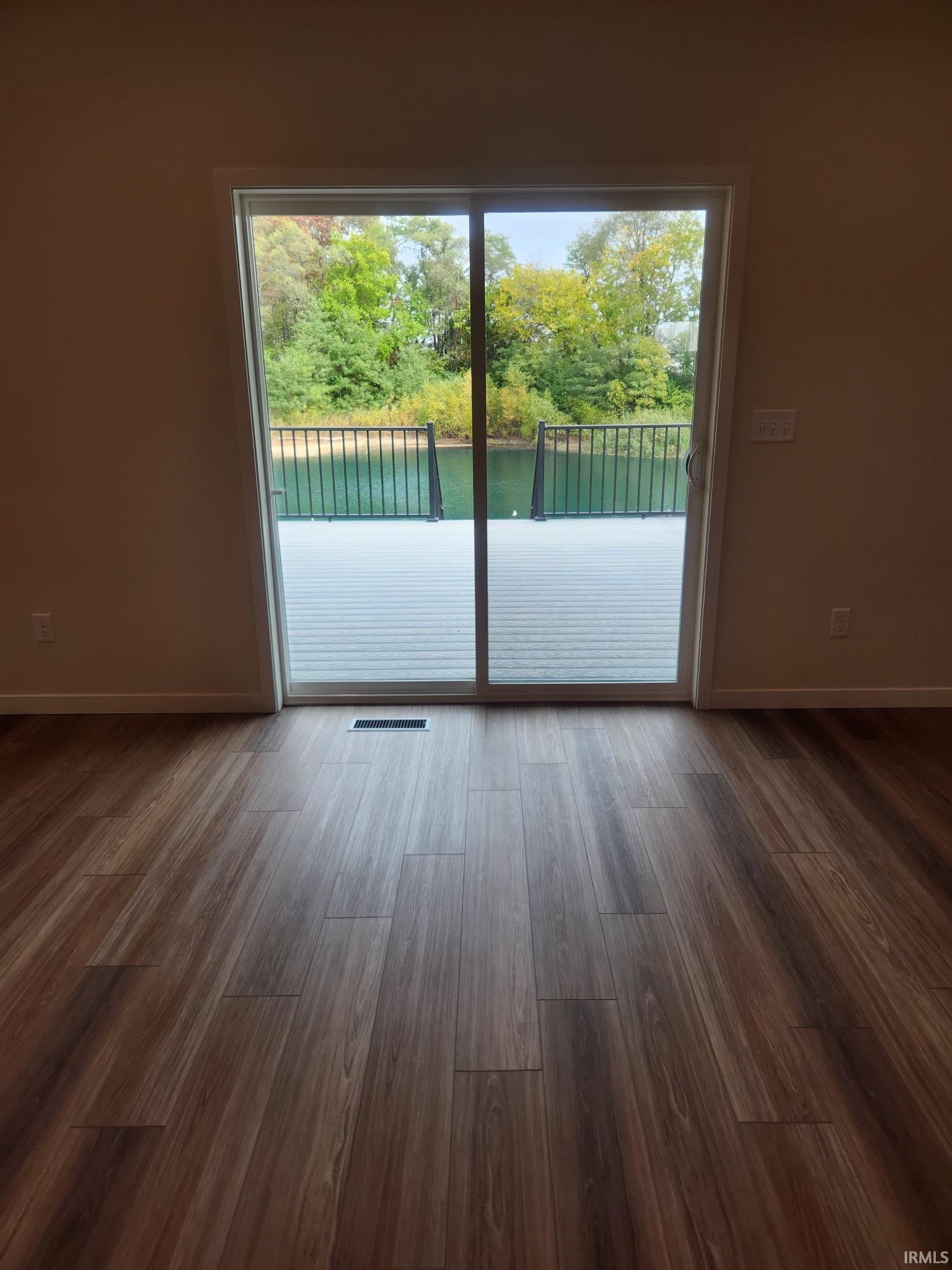 Elkhart, Indiana 46516, United States, 3 Bedrooms Bedrooms, ,3 BathroomsBathrooms,Residential,Active,160145