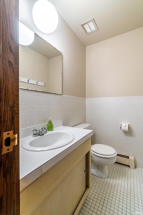 Tiny photo for 124 E Rush Street, Kendallville, IN 46755 (MLS # 202612549)