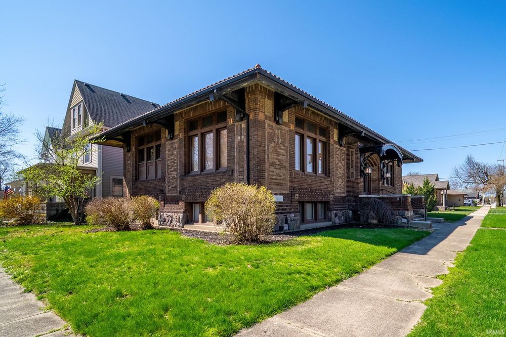 Photo of 124 E Rush Street, Kendallville, IN 46755 (MLS # 202612549)