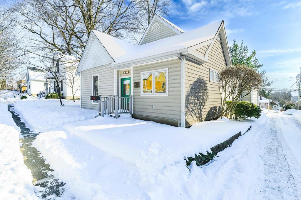 Photo of 817 W 8th Street, Bloomington, IN 47404 (MLS # 202603536)