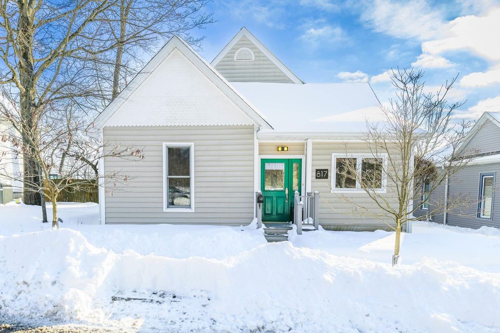 Photo of 817 W 8th Street, Bloomington, IN 47404 (MLS # 202603536)