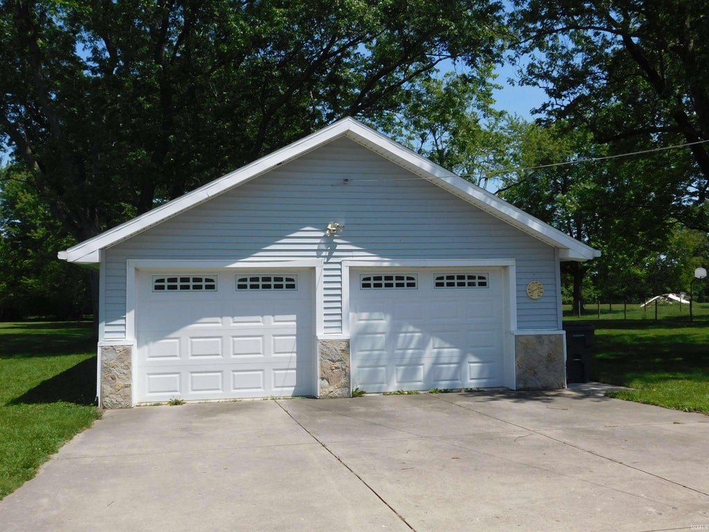 Photo of 2245 E County Road 67, Anderson, IN 46017 (MLS # 202623847)