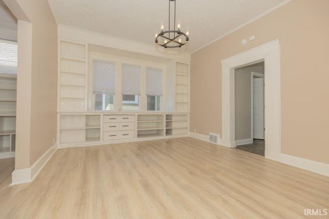 Tiny photo for 810 E Gum Street, Evansville, IN 47713 (MLS # 202636540)