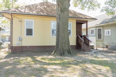 Tiny photo for 810 E Gum Street, Evansville, IN 47713 (MLS # 202636540)