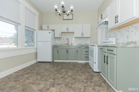 Tiny photo for 810 E Gum Street, Evansville, IN 47713 (MLS # 202636540)