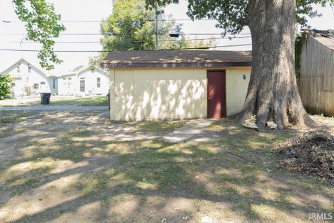 Tiny photo for 810 E Gum Street, Evansville, IN 47713 (MLS # 202636540)