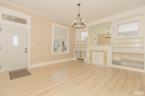 Tiny photo for 810 E Gum Street, Evansville, IN 47713 (MLS # 202636540)