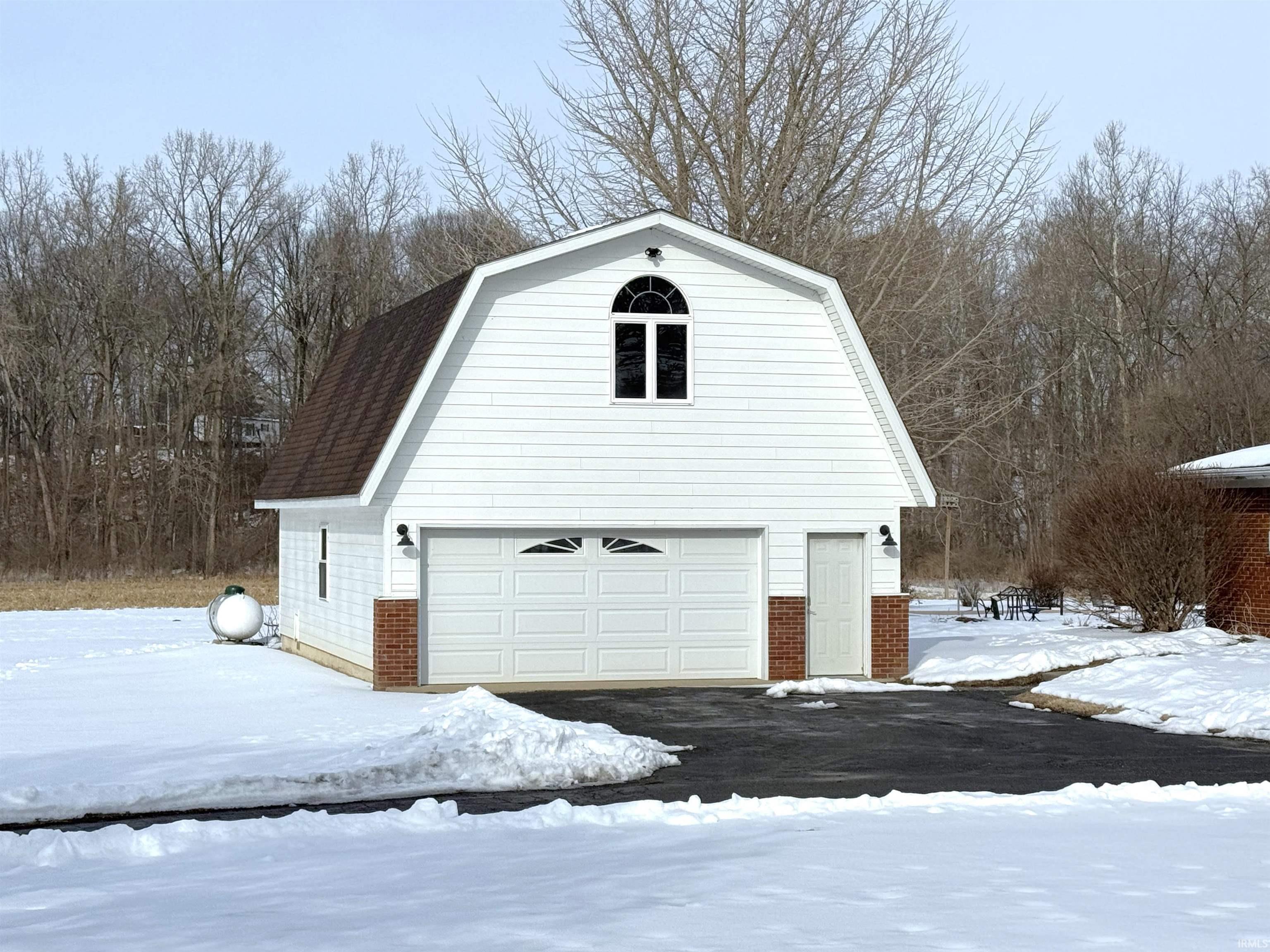 2892 E US Highway 136
