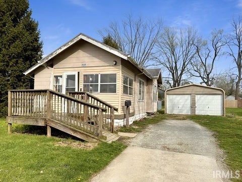Tiny photo for 237 Ringwood Way, Anderson, IN 46013 (MLS # 202611823)