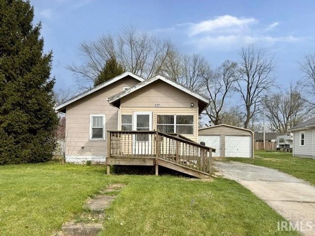 Photo of 237 Ringwood Way, Anderson, IN 46013 (MLS # 202611823)