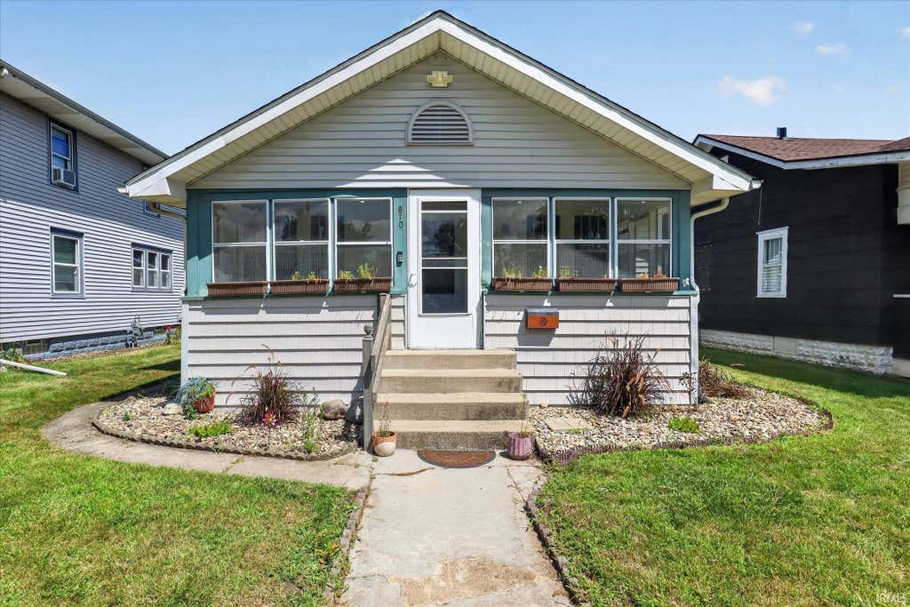 Photo of 810 S 32Nd Street, South Bend, IN 46615 (MLS # 202630824)