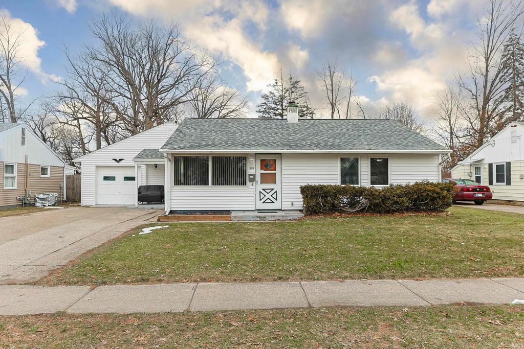 Photo of 403 Manchester Drive, South Bend, IN 46615 (MLS # 202606612)