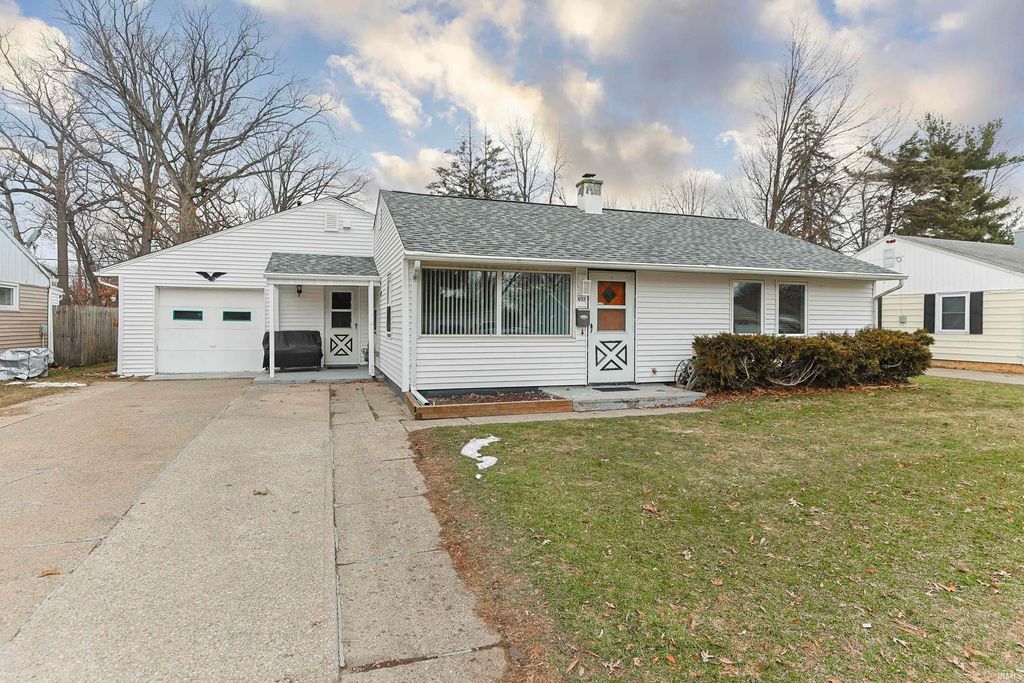 Photo of 403 Manchester Drive, South Bend, IN 46615 (MLS # 202606612)