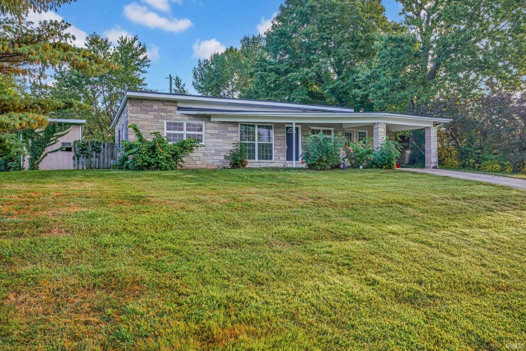 Photo of 316 Eastwood Drive, Bedford, IN 47421 (MLS # 202639806)