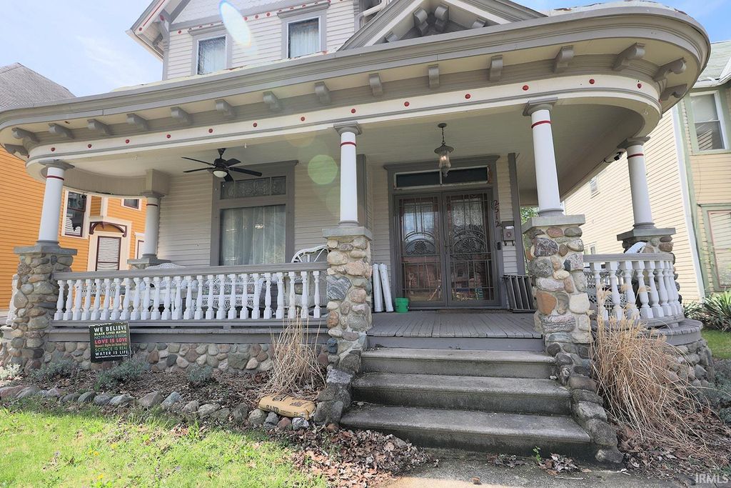 Photo of 2512 S Harrison Street, Fort Wayne, IN 46807 (MLS # 202613170)
