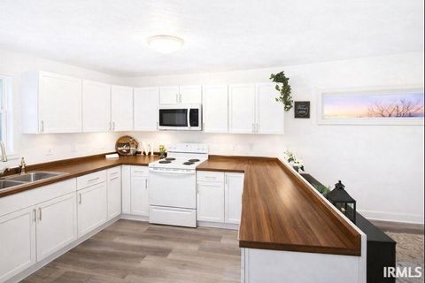 Tiny photo for 4244 W 100 N, Kokomo, IN 46901 (MLS # 202532279)