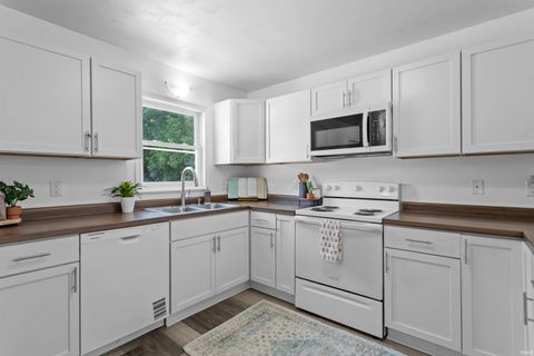 Tiny photo for 4244 W 100 N, Kokomo, IN 46901 (MLS # 202532279)