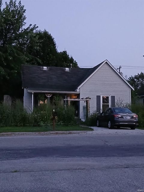 Photo of 1010 W Warren Street, Mitchell, IN 47446 (MLS # 202549521)
