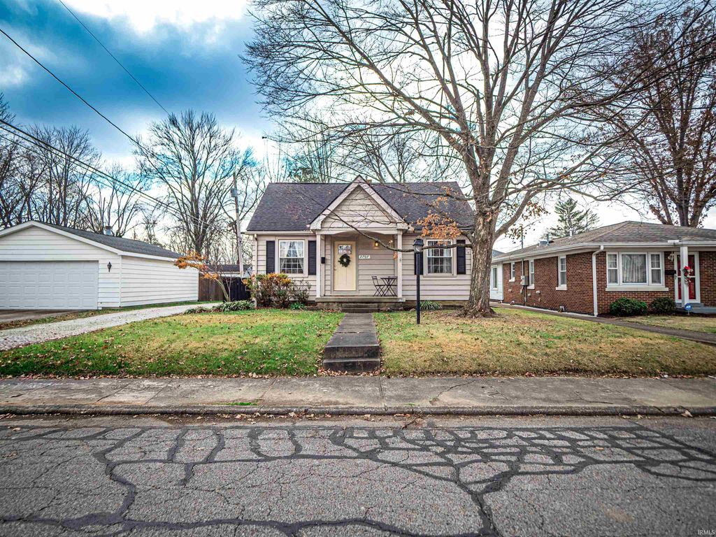 Photo of 2707 E Chandler Avenue, Evansville, IN 47714 (MLS # 202547871)