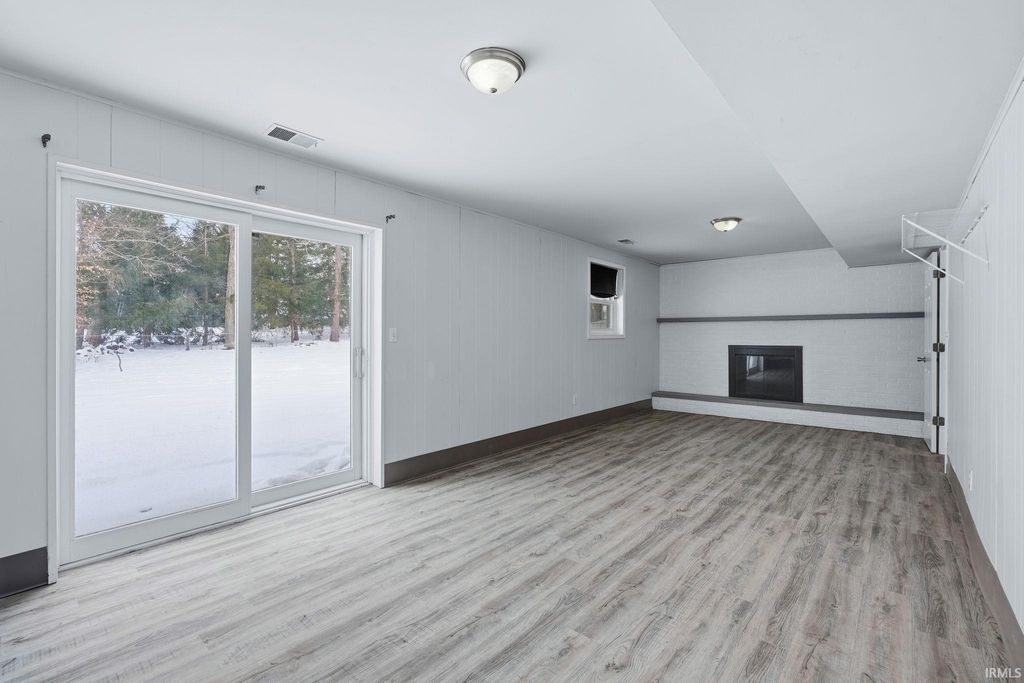 Photo of 4022 W Glen Oaks Drive, Bloomington, IN 47403 (MLS # 202603698)