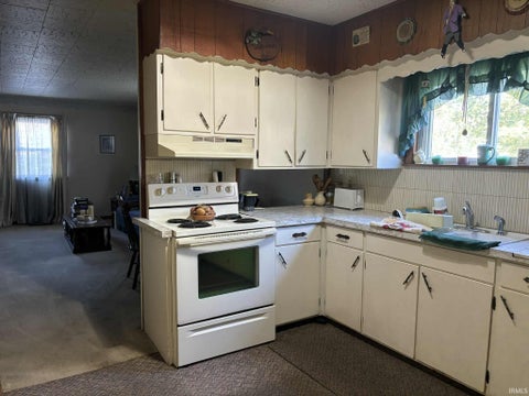 Tiny photo for 1107 State Street, Washington, IN 47501 (MLS # 202545884)