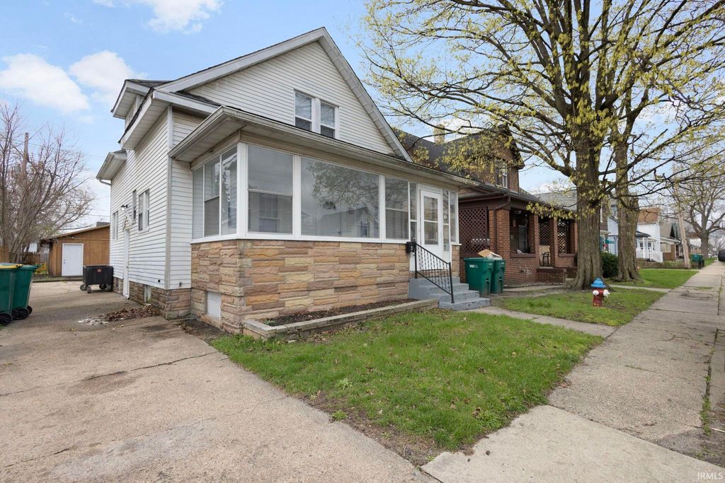 Photo of 221 E 8th Street, Mishawaka, IN 46544 (MLS # 202612827)