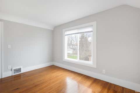 Tiny photo for 221 E 8th Street, Mishawaka, IN 46544 (MLS # 202612827)