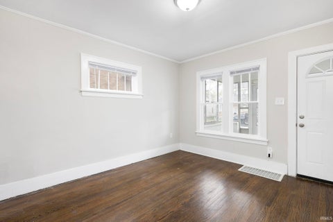 Tiny photo for 221 E 8th Street, Mishawaka, IN 46544 (MLS # 202612827)