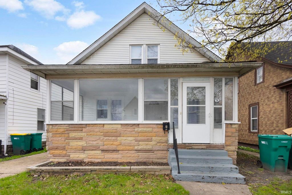 Photo of 221 E 8th Street, Mishawaka, IN 46544 (MLS # 202612827)