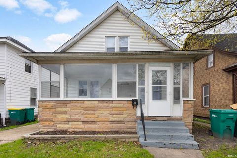 Photo of 221 E 8th Street, Mishawaka, IN 46544 (MLS # 202612827)