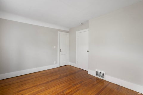Tiny photo for 221 E 8th Street, Mishawaka, IN 46544 (MLS # 202612827)
