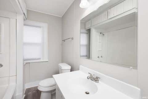 Tiny photo for 221 E 8th Street, Mishawaka, IN 46544 (MLS # 202612827)