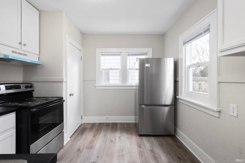 Tiny photo for 221 E 8th Street, Mishawaka, IN 46544 (MLS # 202612827)