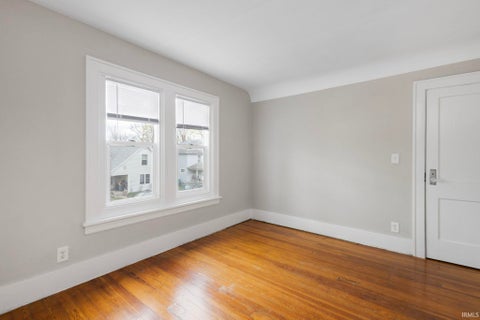Tiny photo for 221 E 8th Street, Mishawaka, IN 46544 (MLS # 202612827)