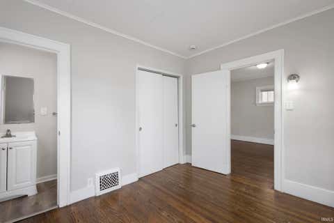 Tiny photo for 221 E 8th Street, Mishawaka, IN 46544 (MLS # 202612827)