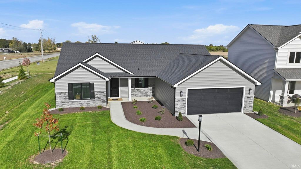 Photo of 10901 Oaklynn Reserve Boulevard, Fort Wayne, IN 46835 (MLS # 202601549)