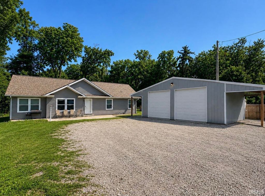 Photo of 1319 W Commerce Street, Brownstown, IN 47220 (MLS # 202629372)