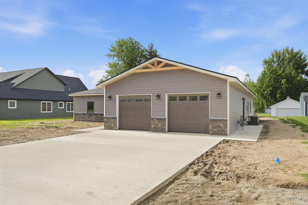 Photo of 1005 Joanna Court, Garrett, IN 46738 (MLS # 202620224)