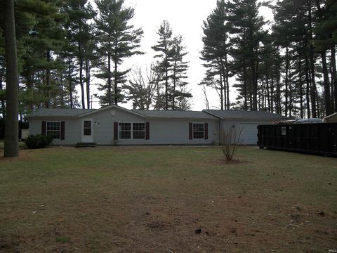 Photo of 2631 E Pine Drive, Warsaw, IN 46582 (MLS # 202606346)