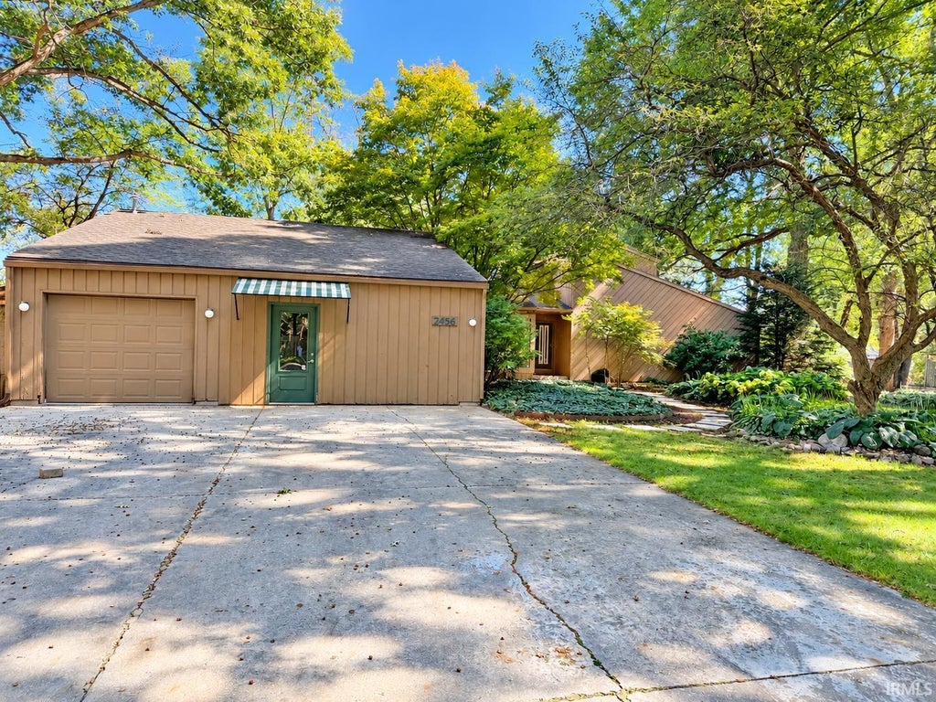 Photo of 2456 N Shady Court, Warsaw, IN 46582 (MLS # 202640070)