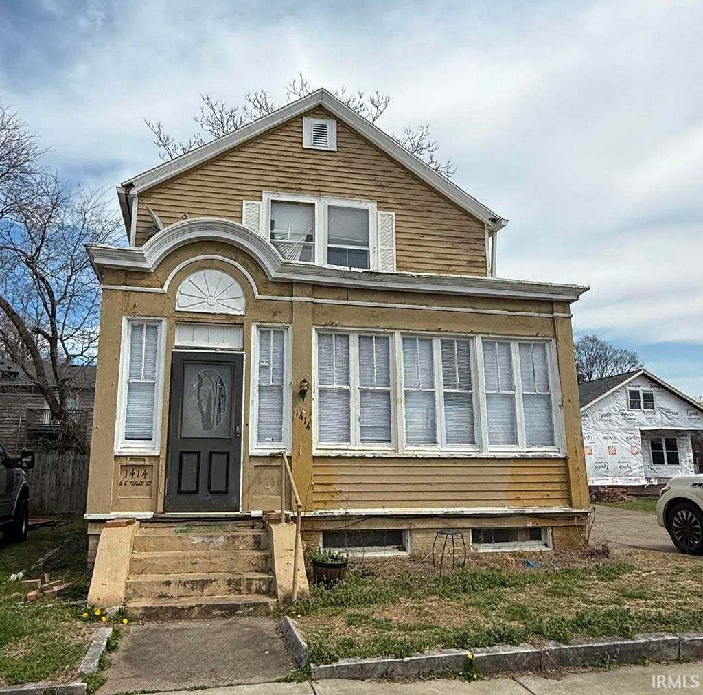 Photo of 1414 SE First Street, Evansville, IN 47713 (MLS # 202610103)