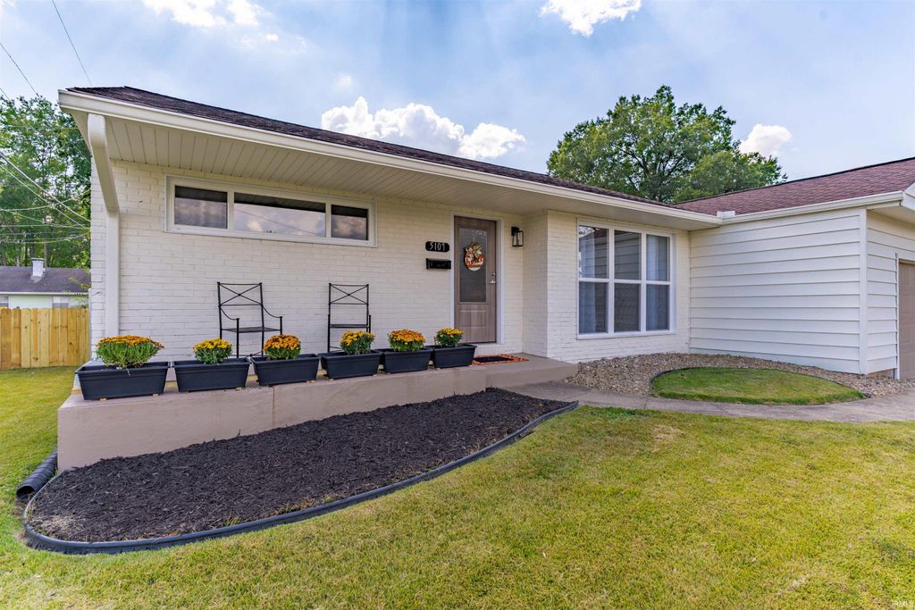 Photo of 5107 Helmuth Avenue, Evansville, IN 47715 (MLS # 202537815)