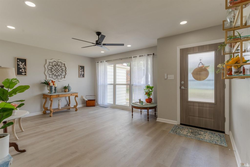 Photo of 5107 Helmuth Avenue, Evansville, IN 47715 (MLS # 202537815)