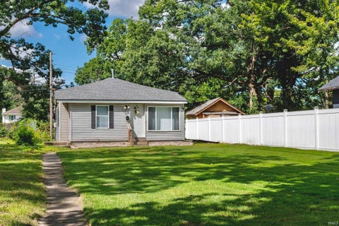 Tiny photo for 1131 Johnson Street, South Bend, IN 46628 (MLS # 202637063)