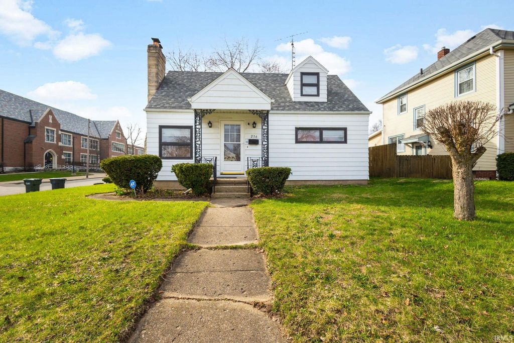Photo of 236 Donmoyer Avenue, South Bend, IN 46614 (MLS # 202609398)