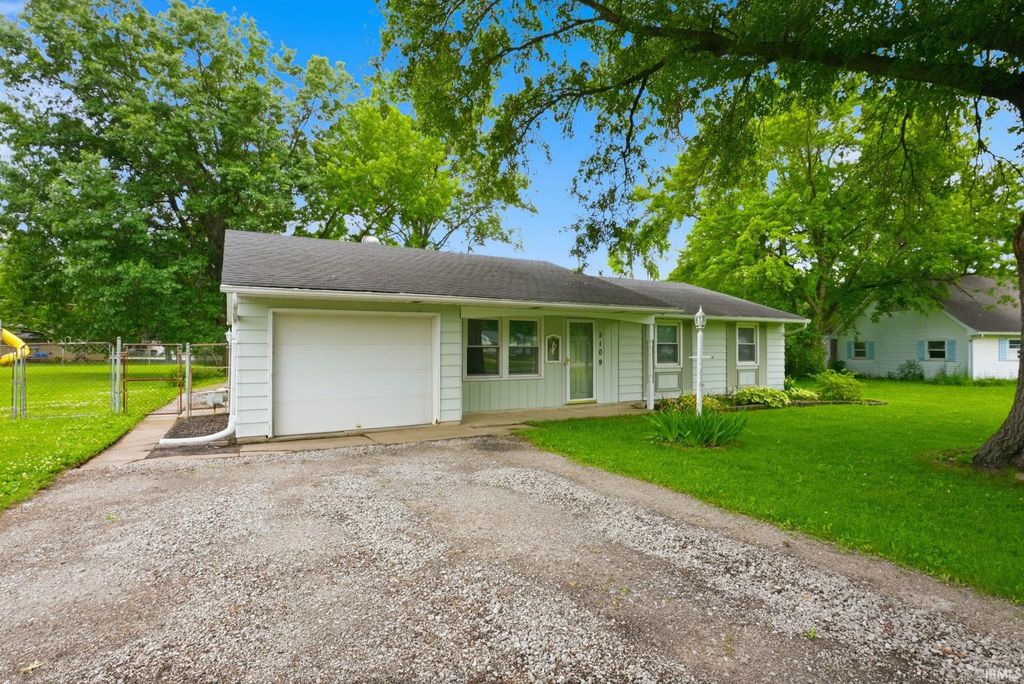 Photo of 5109 Woodway Drive, Fort Wayne, IN 46835 (MLS # 202624849)